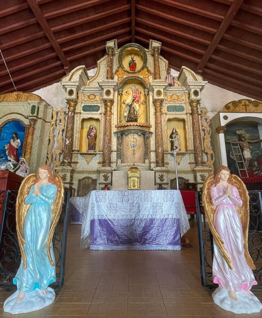 9. Exterior of Iglesia de San Pedro Apostol de Taboga.