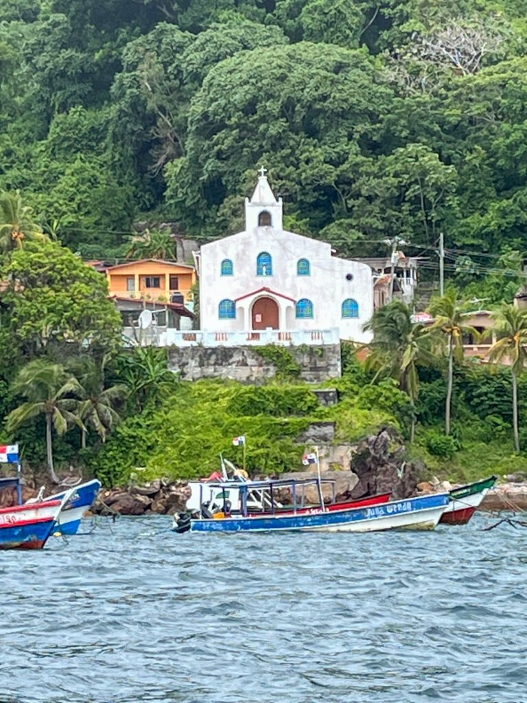 The quaint fishing village of Otoque Oriente, Panama