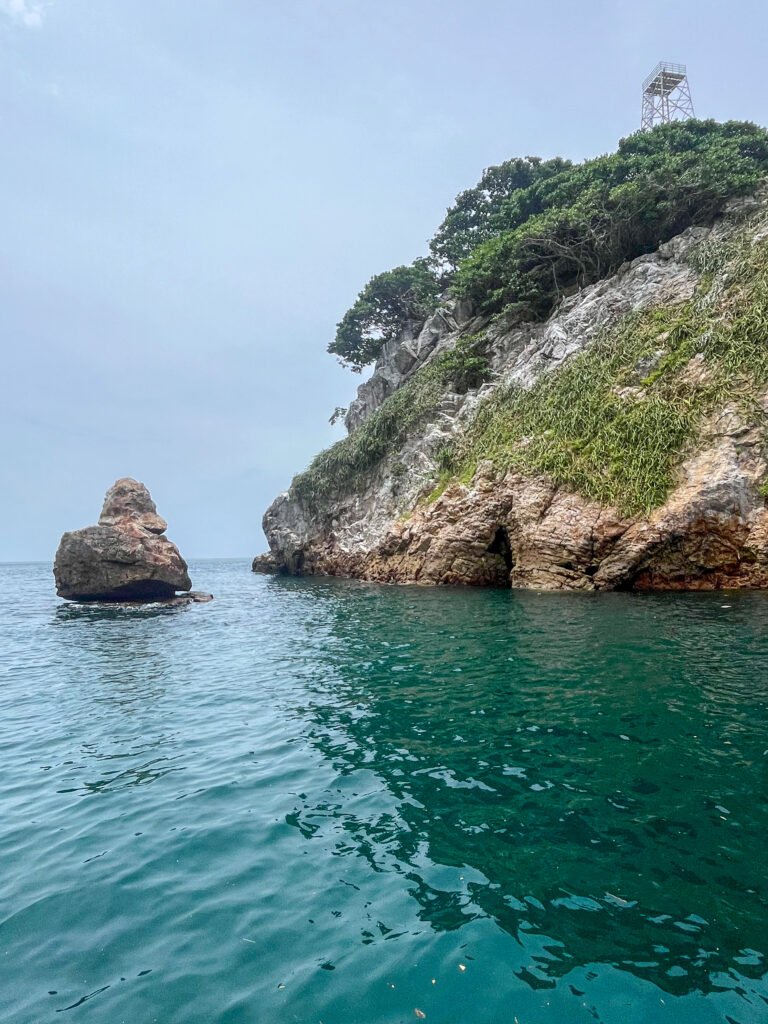 teal waters off the coast of Isla Otoque