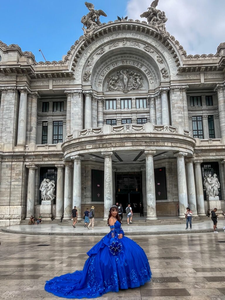 A quinceañera photo shoot outside of Palacio de Bellas Artes.